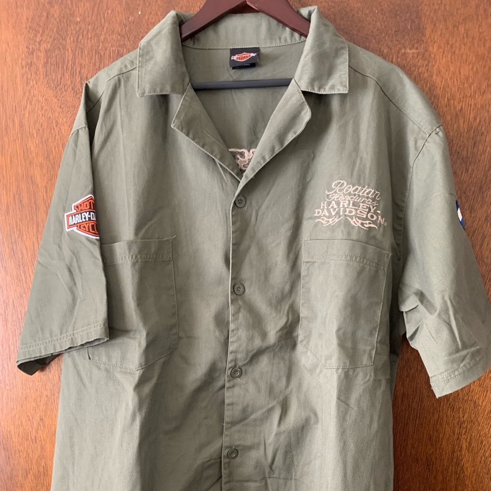 Men’s XXL Roatan, Honduras Harley Davidson button up shirt.